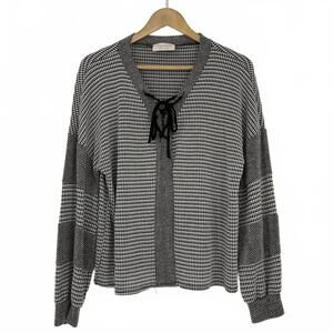 Sugarfox Women's Black and White Patterned Oversized Top